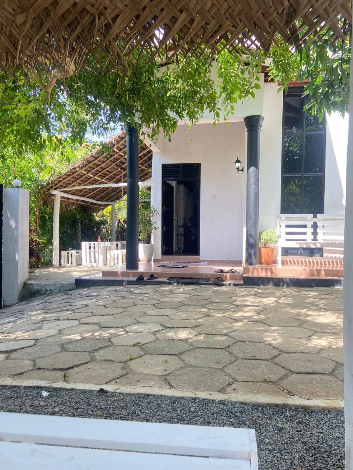 Hiricurry Hostel & Restaurant ديكويلاّ تين المظهر الخارجي الصورة